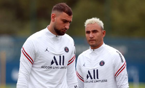 Gianluigi Donnarumma Keylor Navas Hubungan dua kiper Paris Saint-Germian (PSG) Gianluigi Donnarumma dan Keylor Navas kabarnya mulai renggang. (Foto: Football Italia)