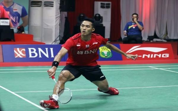 Jonatan Christie Pebulu tangkis tunggal putra, Jonatan Christie kecewa gagal menyumbangkan untuk Indonesia saat bertemu Kanada dalam fase grup Piala Sudirman 2021 di Energia Areena, Senin (27/9/2021). (Twitter/@INABadminton)