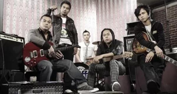 Chord dan Lirik Lagu Terendap Laraku Dipopulerkan Naff