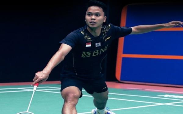 Anthony Sinisuka Ginting Piala Sudirman 2021 Pebulu tangkis tunggal putra Indonesia, Anthony Sinisuka Ginting beraksi di Piala Sudirman 2021. (Foto: Twitter/@INABadminton)
