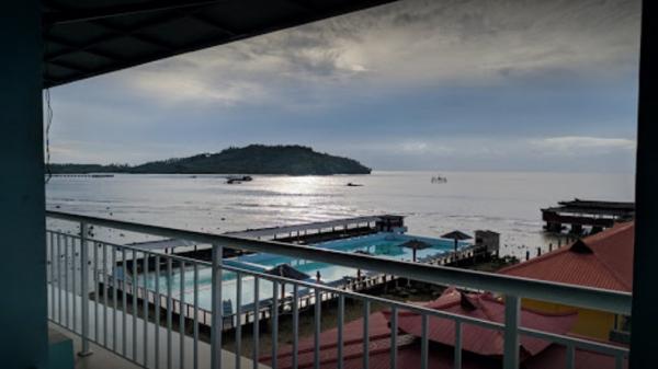 Howu howu Howu-Howu, salah satu tempat karaoke di Nias Sumatera Utara berlatar laut. (Foto:istimewa/Musa al`ala)