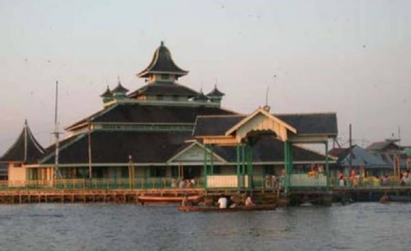 Masjid Jami Pontianak Masjid Jami Pontianak (Foto: Instagram @keraton_ptk1771)