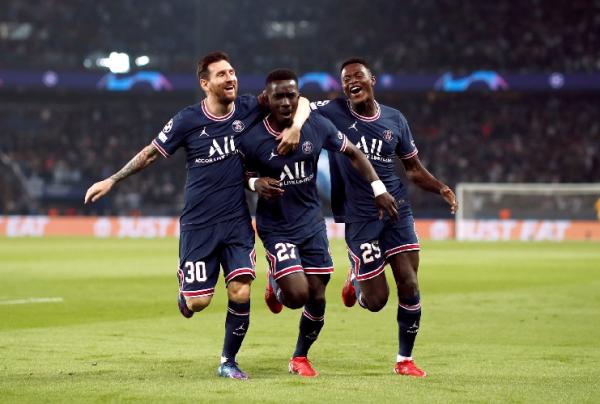 Messi bikin gol debut PSG meraih kemenangan 2-0 atas Manchester City pada matchday kedua Liga Champions 2021-2022. Akhirnya, Lionel Messi membuat gol debut. (foto: REUTERS/Benoit Tessier)