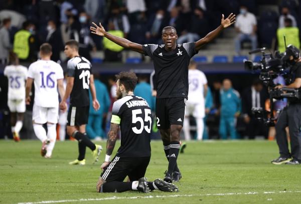 Sheriff bekuk real madrid Sheriff Tiraspol menjadi perbincangan usai tampil mengejutkan di Liga Champions 2021/2022. Klub debutan itu kini memimpin klasemen sementara grup D. (foto: REUTERS/Juan Medina)
