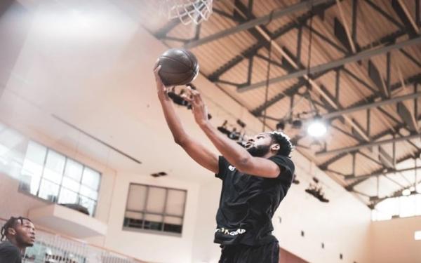 Marques Bolden Pebasket Indonesia, Marques Bolden sedang berlatih lay up. (Foto: Instagram/@marques)