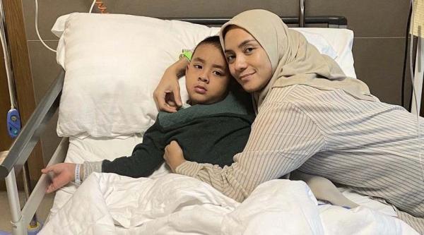 03 Enno Lerian Artis silik era 1990-an kini memiliki anak yang menggemaskan. (Foto: Instagram)