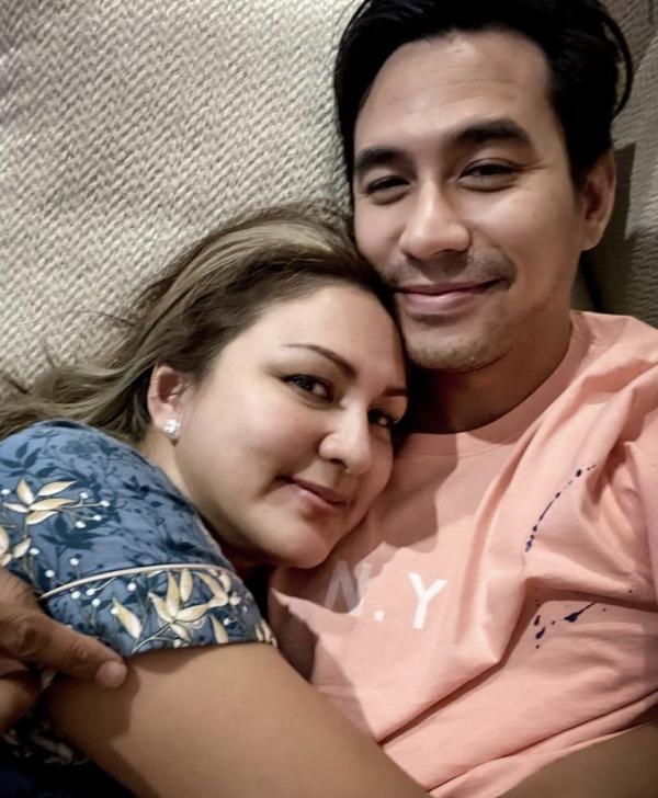 IMG 7923 Darius Sinathrya pamer foto mesra berpelukan bareng istrinya, Donna Agnesia. (Foto: Instagram)