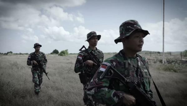 Satgas Pulau Ndana Satgas Pengamanan Pulau Terluar, berpatroli keliling Pulau Ndana. (Foto akun Youtube TNI AD).