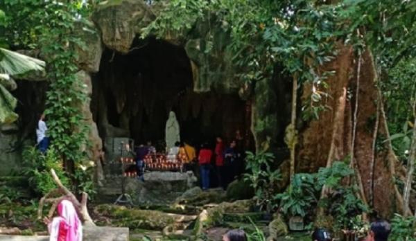 Gua Maria Bukit Kelam Sintang Gua Maria Bukit Kelam. (Foto: @ratihariska)