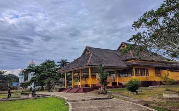 Museum Dara Jumanti Sintang Museum Dara Jumanti Sintang Kalimantan Barat. (Foto @imam_m_arif)