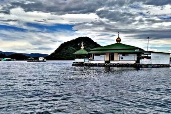 pulau sari ringgung Masjid Al Minah Pantai Sari Ringgung (Foto: Instagram/@ijalghan)