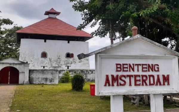 Benteng Amsterdam Benteng Amsterdam. (Foto: @rendra_hertiadhi)