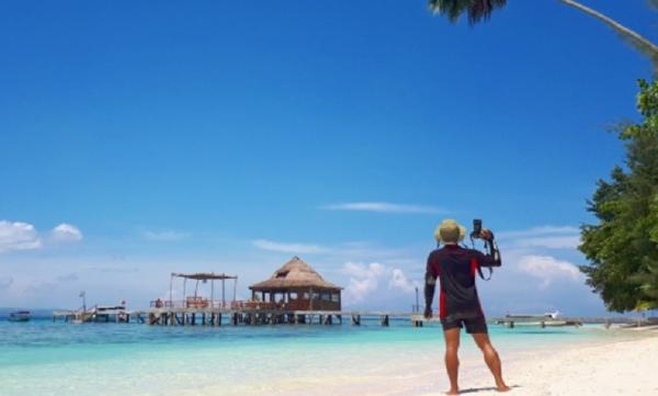 Pantai Ora Maluku Pantai Ora Maluku ( @letsgetl0st__)