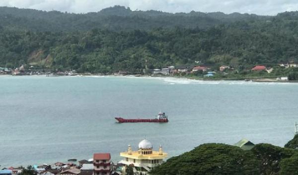 Teluk Ambon Teluk Ambon (Foto: @harrykris)