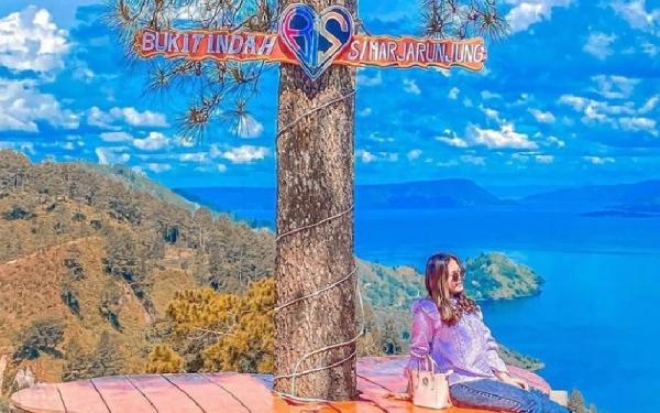 bukit indah simarjarunjung 10 Tempat camping di Sumut ini memiliki pesona yang sangat menakjubkan salah satunya Bukit Indah Simarjarunjung. (Foto: Instagram @bukitindahsimarjarunjung)