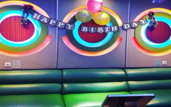 Inul Vizta KTV Inul Vizta, tempat karaoke di Sumatera Selatang juga direkomendasikan. (Foto: @inulviztapalembang)
