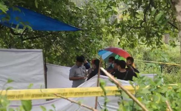 Makam Remaja Dibongkar Makam remaja di Karangasem, Bali dibongkar, Selasa (5/10/2021). Kematiannya dianggap tak wajar. (Foto: iNews/Yunda Ariesta)