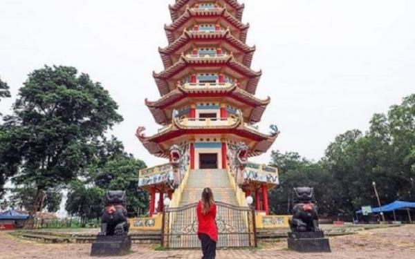 Pagoda Pulau Kemaro Pagoda di Pulau Kemaro merupakan tempat ibadah bersejarah yang terletak di tengah Sungai Musi. (Foto: Ist)