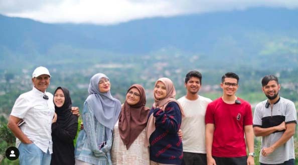 07 Fenny Bauty1 Foto keluarga Fenny bersama dengan anak-anak dan mantan suami. (Foto: Instagram)