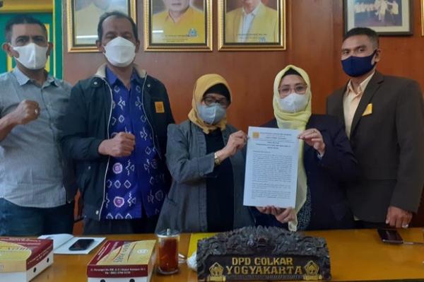 BakumHAM DIY Partai Golkar DIY mendoakan agar Mumtaz Rais sehat jiwa, sehat raga dan terhindar dari penyakit stress. (Foto : Dok GPC)