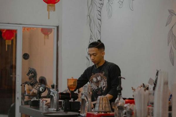 Monoch Coffee Tempat ngopi aesthetic murah di Tugu Jogja lainnya adalah Monoch Coffee. Cocok bagi kamu yang ingin ngopi sambil memadangi Tugu Jogja. (Foto: Instagram @monochcoffee)
