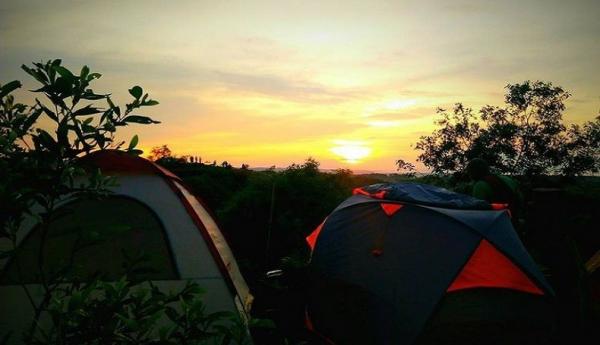  Lokasi untuk berkemah tidak hanya di sekitar pantai, tapi ada tempat camping di pangandaran Jawa Barat bisa di perbukitan yakni di Pepedan Hills. (Foto:Instagram/@pepedanhills)&nbsp;