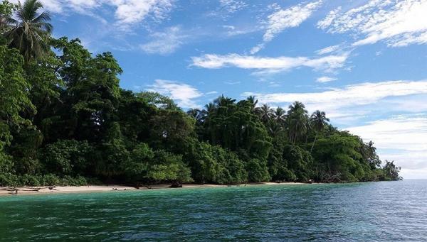Pulau Pepaya Nabire Papua, Tempat Wisata Alam di Nabire Papua Pulau Pepaya, Tempat Wisata Alam di Nabire Papua. (Foto: Instagram/malikarrahiem)