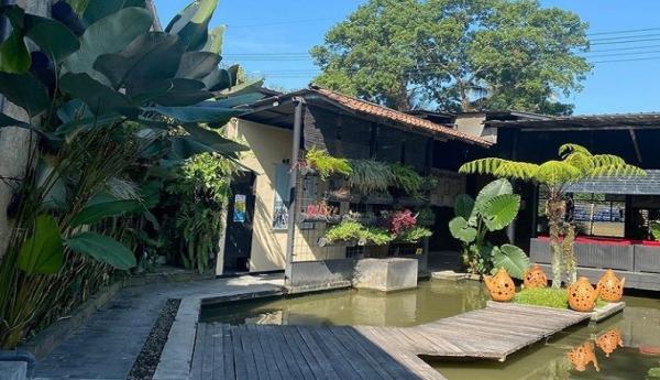 Saung Teko Saung Teko menjadi salah satu tempat kuliner di Sumedang, Jawa Barat, menyajikan aneka masakan khas Sunda dengan nuansa yang cukup asri. (Foto: Instagram/@saungteko.smd)