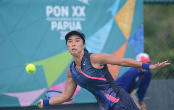 Petenis andalan Jawa Timur Aldila Sutjiadi menang di final tenis PON XX Papua 2021 nomor tunggal putri. Jatim pun menyapu bersih emas tenis PON Papua. (foto: PB PON XX Papua 2021).