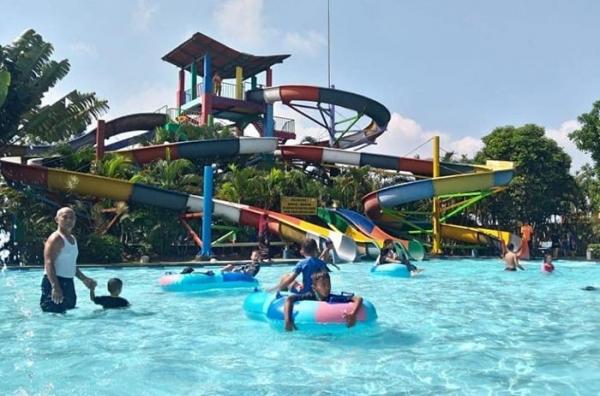 Grand Puri Waterparkmenjasi kolam renang terdekat di Bantul Yogyakarta yang cocok untuk renang bersama keluarga. (Foto: Instagram/Grand Puri waterpark)
