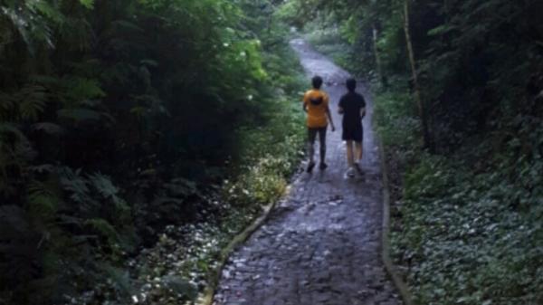 Trek joging di Tahura Ir H Djuanda, Dago Pakar, Bandung. (FOTO: bugarraga.com)