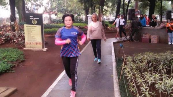 Trek joging di Taman Lansia, Jalan Diponegoro, Kota Bandung. (Foto: ISTIMEWA/@wentykustini on Instagram)