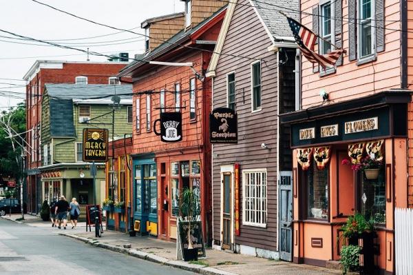Kota Salem, di Negara Bagian Massachusetts, Amerika Serikat, terkenal sebagai tempat wisata untuk merayakan Pesta Hallowen di Bulan Oktober. 