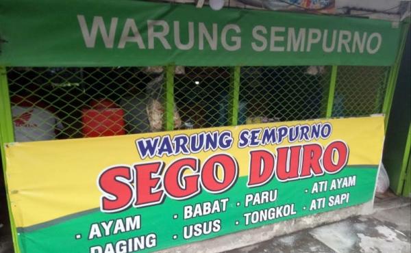 sego duro Warung Sempurno atau sego duro ini sangat murah dan enak. (Foto: Okezone/Avirista Midaada).