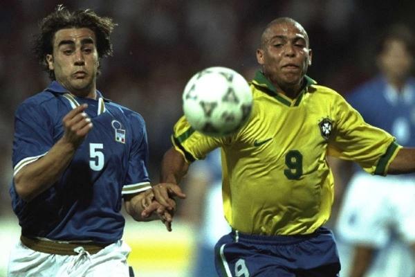 Cannavaro vs Ronaldo Fabio Cannavaro merupakan salah bek terbaik dunia era 2000-an. Ternyata Cannavaro punya sosok striker yang paling ditakutinya sepanjang karier. (foto: Goal International).