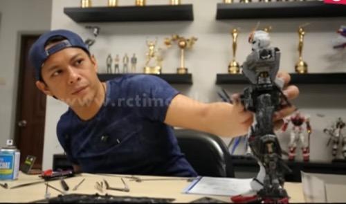 Isi rumah Ariel NOAH ternyata ada koleksi Gundam. (Foto: YouTube)