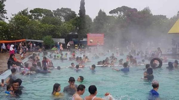 KOLAM RENANG CIWALINI CIWIDEY Kolam renang air panas Ciwalini, Ciwidey, Kabupaten Bandung. (Foto: Instagram/my_chaca)