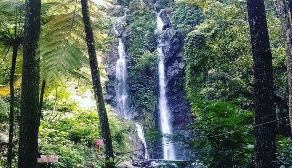 Curug Cilember Tidak afdol rasanya jika tidak nyurug di Curug 7 Cilember, Bogor. Suasana pegunungan dengan air terjun indah sangat memanjakan mata dan pikiran. (Foto: Instagram/@curug7_cilember)