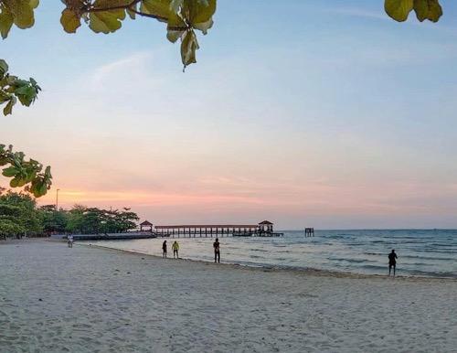 Tempat wisata di Jepara salah satunya Pantai Bandengan. (Foto: IG martina_lestarii)
