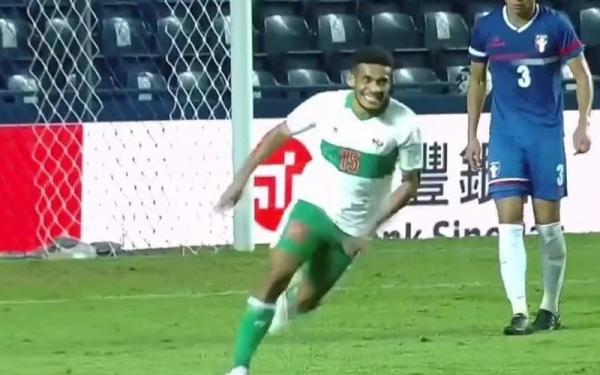 Pemain Timnas Indonesia, Ricky Kambuaya Pemain Timnas Indonesia, Ricky Kambuaya semringah seusai membobol gawang Taiwan dalam laga leg kedua play-off Kualifikasi Piala Asia 2023 di Stadion Chang, Buriram, Thailand, pada Senin (11/10/2021). (Foto: Twitter/@PSSI)