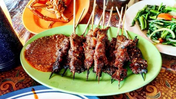 Rumah Makan Tepian Pandan Tenggarong Rumah Makan Tepian Pandan Tenggarong (Foto: Instagram/alvin_koz)