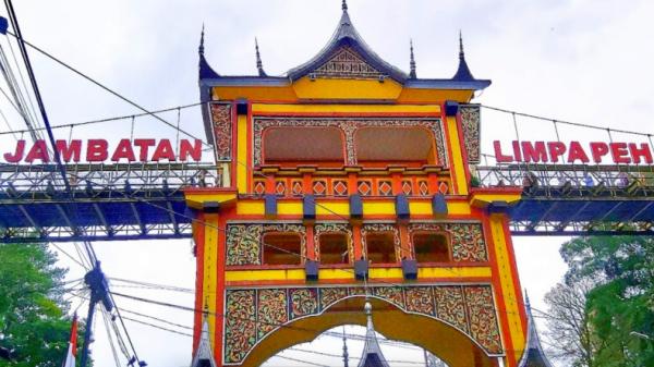 Tempat wisata di Bukittinggi, Jembatan Limpapeh Tempat wisata di Bukittinggi, Jembatan Limpapeh (Dokumen/Ashadi Cahyadi)