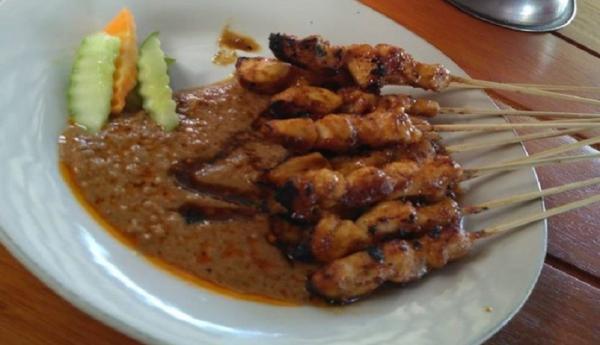 Warung Sate Galunggung Warung sate Galunggung karena sangat legendaris dan sudah ada sejak tahun 1970-an. (Foto: Instagram/@lindanurik)