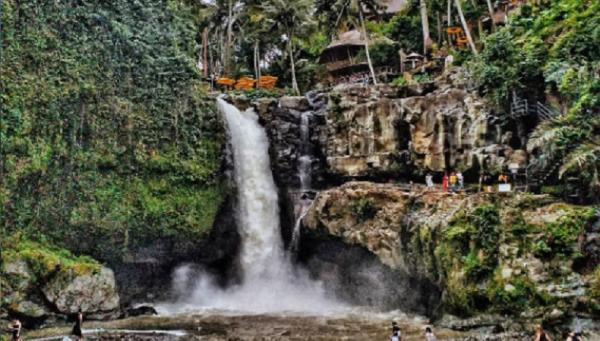 Air Terjun Tergunungan Air Terjun Tegunungan, Gianyar, Bali. (Foto: Instagram @dhaneeeeee)