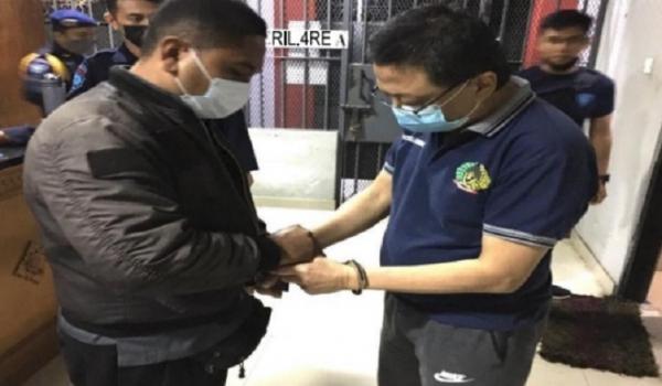 Bandar narkoba dipindah ke Lapas Nusakambangan 1 Hendra Kurniawan, terpidana kasus narkoba dipindahkan dari Lapas Narkotika Bangli, Bali ke Lapas Nusakambangan. (Foto: Kemenkumham Bali)