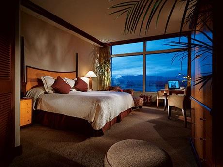 Pemandangan sore hari dari salah satu kamar Hotel Penataran Kediri. (Foto: Istimewa)