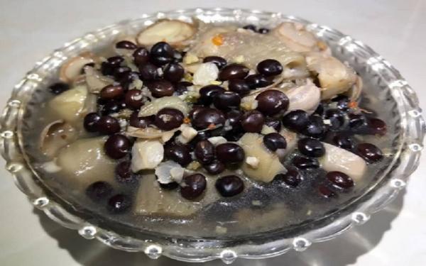 Jukut Undis, kuliner khas Bali yang terbuat dari kacang hitam. (Foto: Instagram @ledoknusa_)