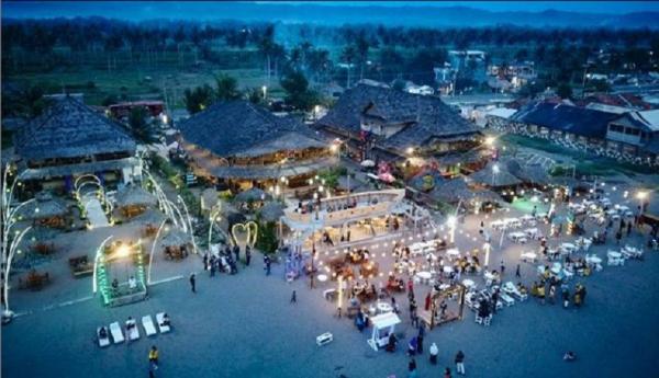 Kampung Turis Pangandaran Kampung Turis Pangandaran menjadi salah satu tempat kuliner di Pangandaran Jawa Barat dengan menawarkan nuansa seperti di Jimbaran Bali. (Foto: Instagram/@mypangandaran)