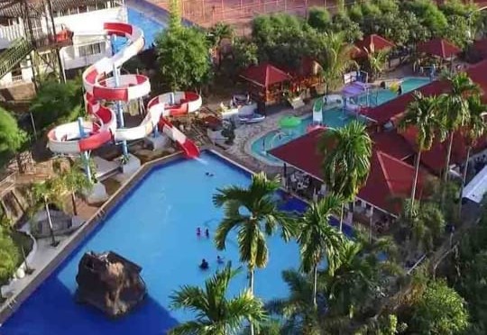 kolam renang padang sumatera Imelda Waterpark, salah satu kolam renang terdekat di Padang Sumatera Barat. Foto: IG Imelda Waterpark
