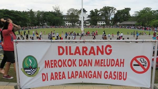 LAPANGAN GASIBU Lapangan Gasibu, Jalan Diponegoro, Kota Bandung favorit warga Bandung untuk berolahraga. (Foto: jabarprov.go.id)